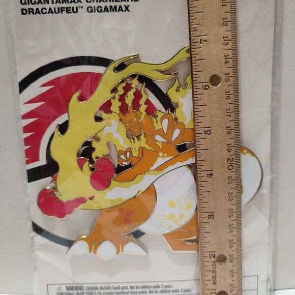 Pokemon Gigantimax Charizard XL Enamel Pin Official Nintendo Collectible Badge - Picture 2 of 3